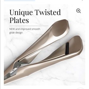 ✨ 2/$12 Sale!✨ 
Brand new curling iron